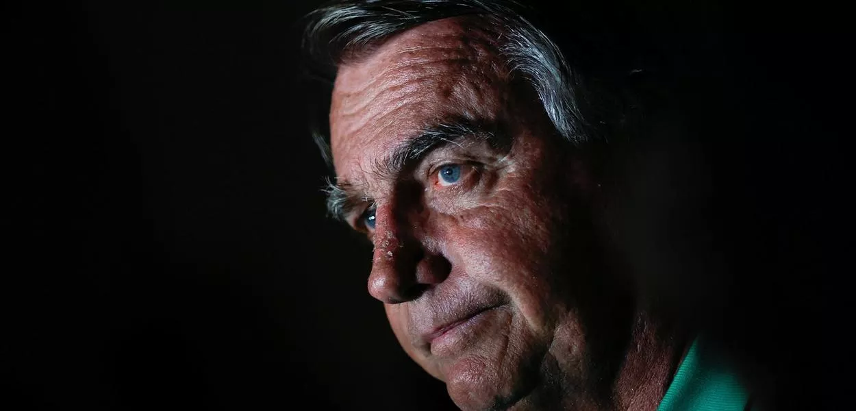 Bolsonaro distorce inquérito do golpe e tenta se vitimizar