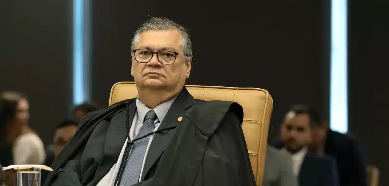 Dino abre inquérito contra Bolsonaro, filhos e aliados por suspeitas da CPI da Covid