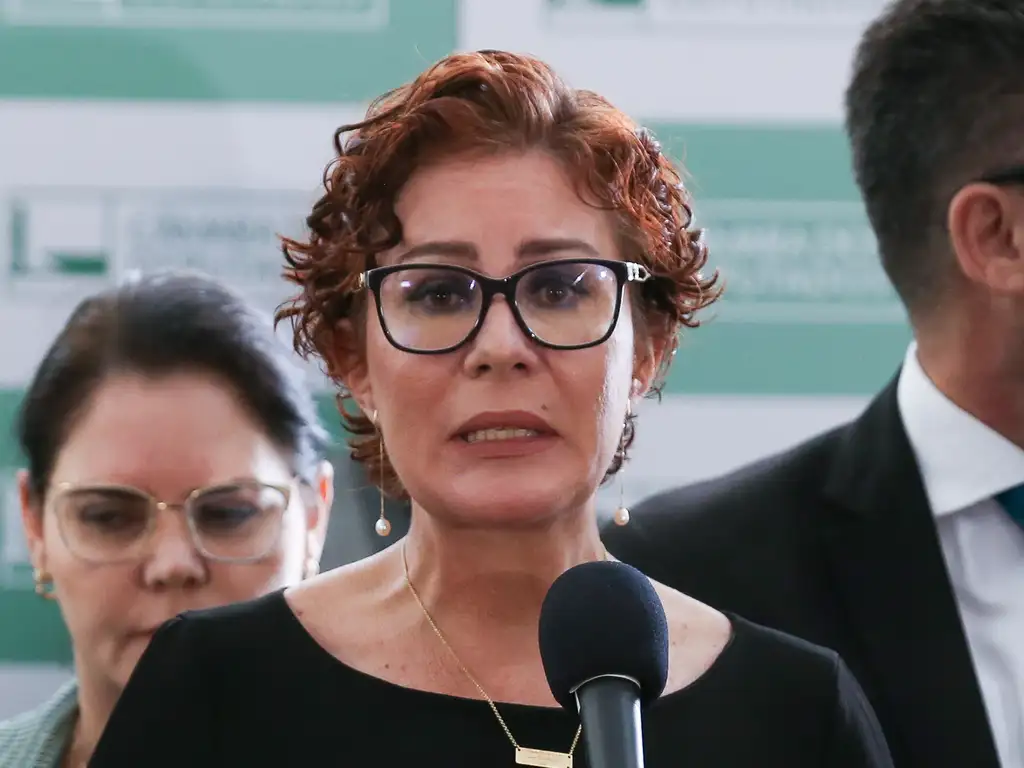 STF rejeita recurso e confirma pena de 10 anos para Carla Zambelli