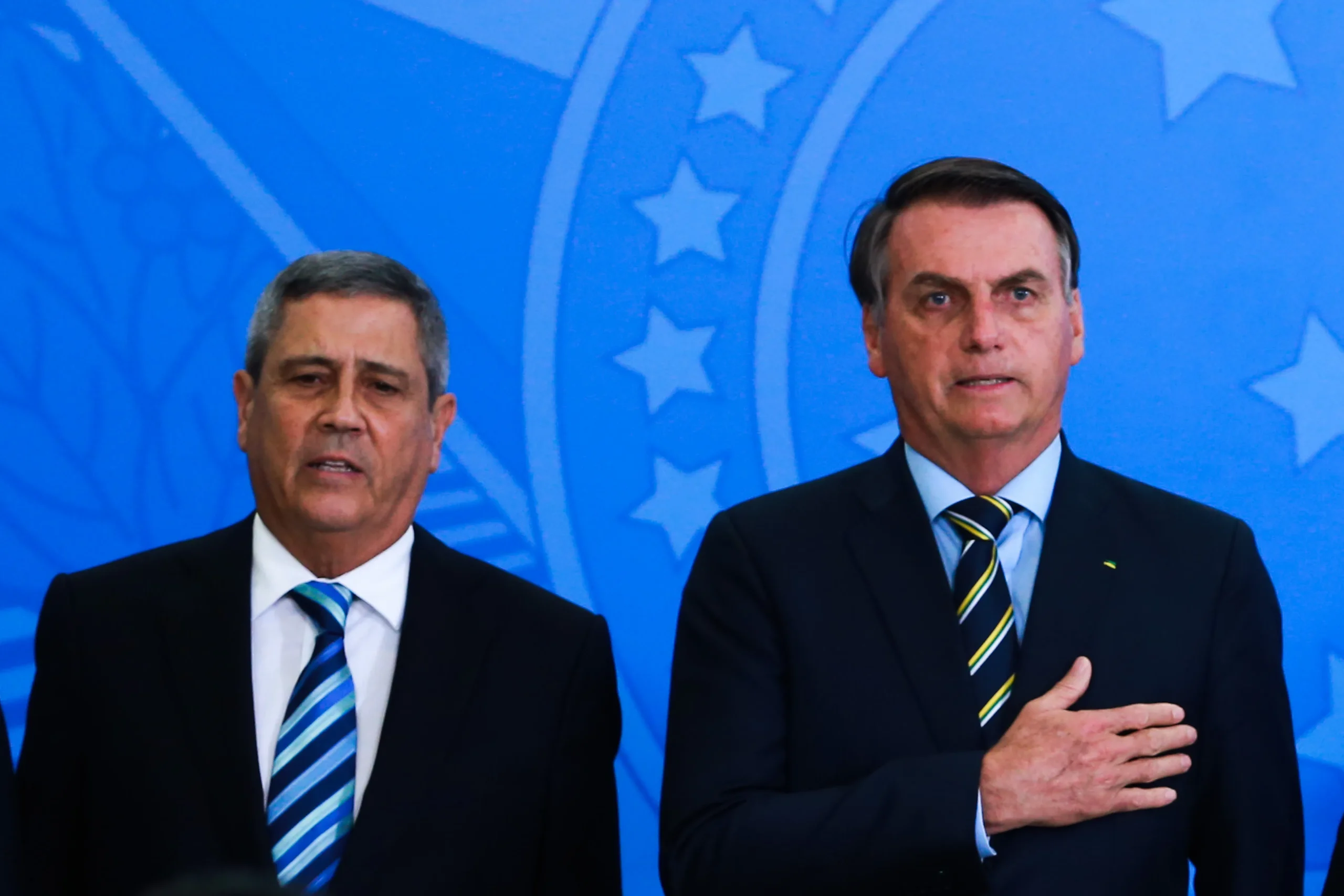 Mensagens de assessor de Braga Netto escancaram: Bolsonaro queria se manter no poder mesmo após a derrota
