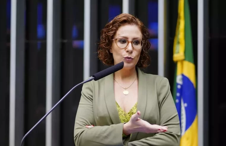 Zambelli foge do Brasil após condenação e anuncia pedido de licença da Câmara
