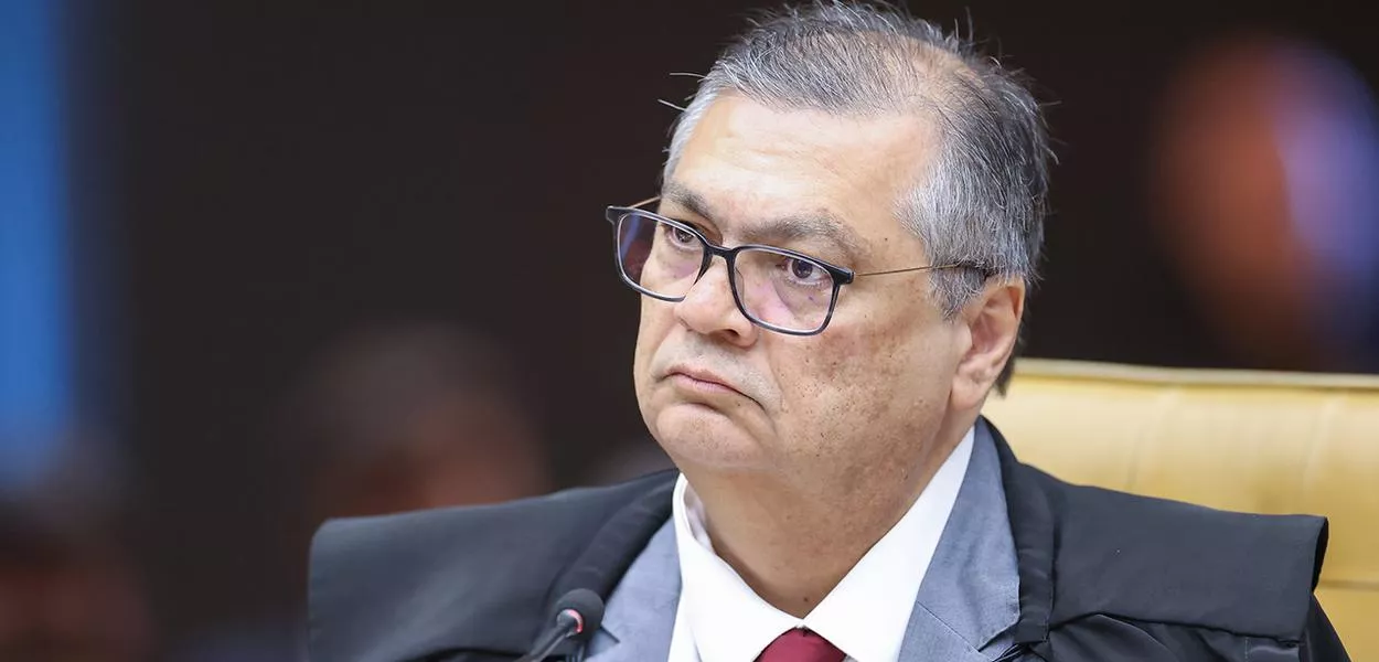 Dino manda PF investigar Bolsonaro e filhos por incentivar uso de cloroquina durante pandemia