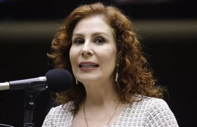Justiça italiana mantém prisão de Carla Zambelli mesmo após mal-estar em audiência