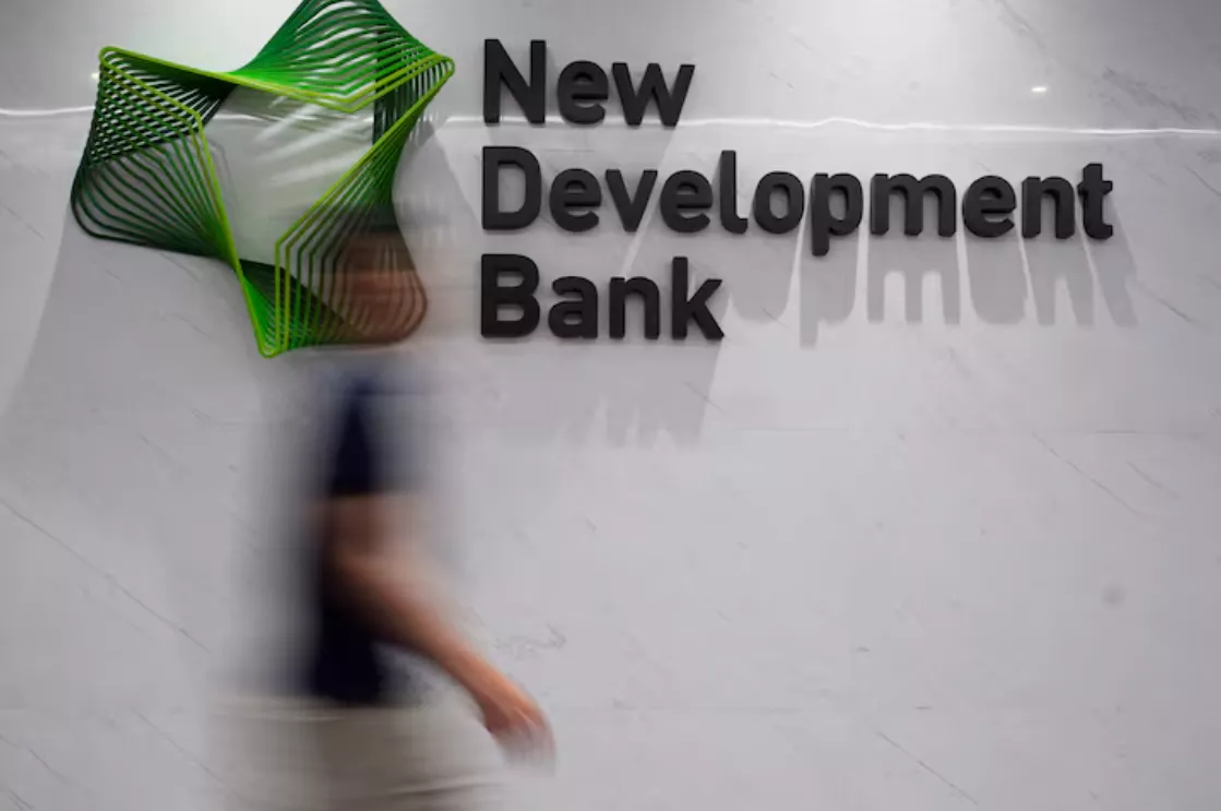 Irã formaliza pedido de adesão ao Banco dos BRICS durante reunião com Dilma Rousseff