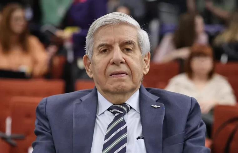 Defesa de Augusto Heleno pede absolvição no STF e denuncia excesso de documentos e postura ativa do relator