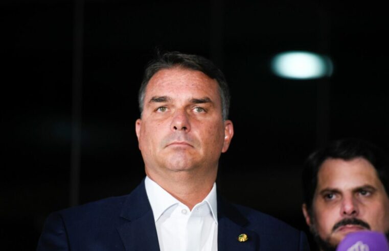 Flávio Bolsonaro e Damares visitam Carla Zambelli em Roma em viagem marcada por solidariedade e polêmicas