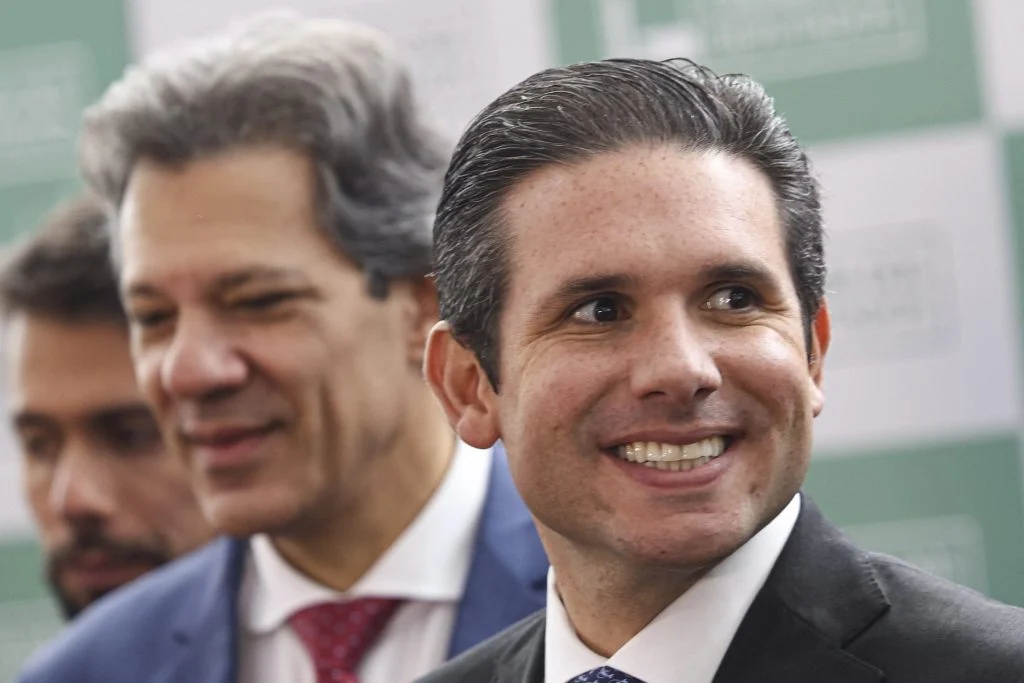 Motta nega “traição” ao governo e critica discurso do Planalto sobre o IOF
