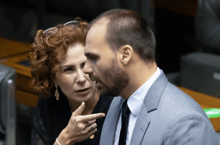 Moraes aponta que Zambelli reproduz tática de Eduardo Bolsonaro para atacar a democracia