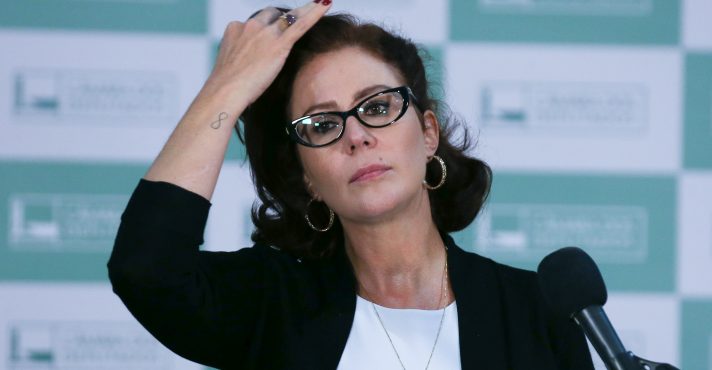 Moraes formaliza pedido de extradição de Carla Zambelli, foragida na Itália