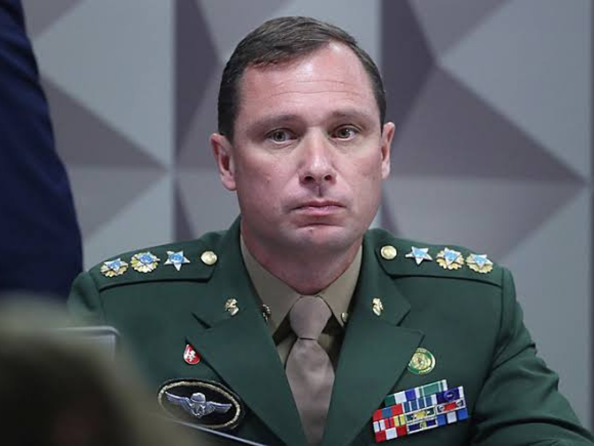 Mauro Cid insiste em ir para a reserva do Exército e quer deixar o Brasil mesmo após condenação