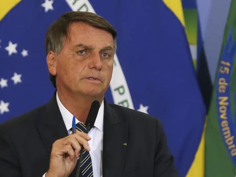 Flávio Bolsonaro diz que pai teme ser morto na prisão: “já tentaram matá-lo”