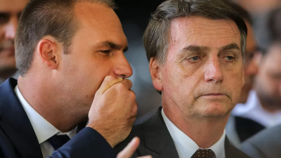 Eduardo Bolsonaro mente que vai assistir julgamento do pai na Casa Branca