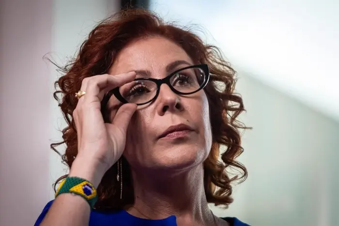 Fuga de Zambelli: Moraes decreta prisão e aponta tentativa de escapar da Justiça