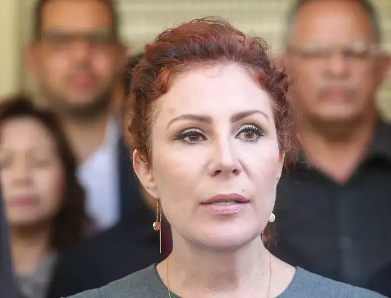 Justiça italiana determina perícia médica urgente para Carla Zambelli na prisão