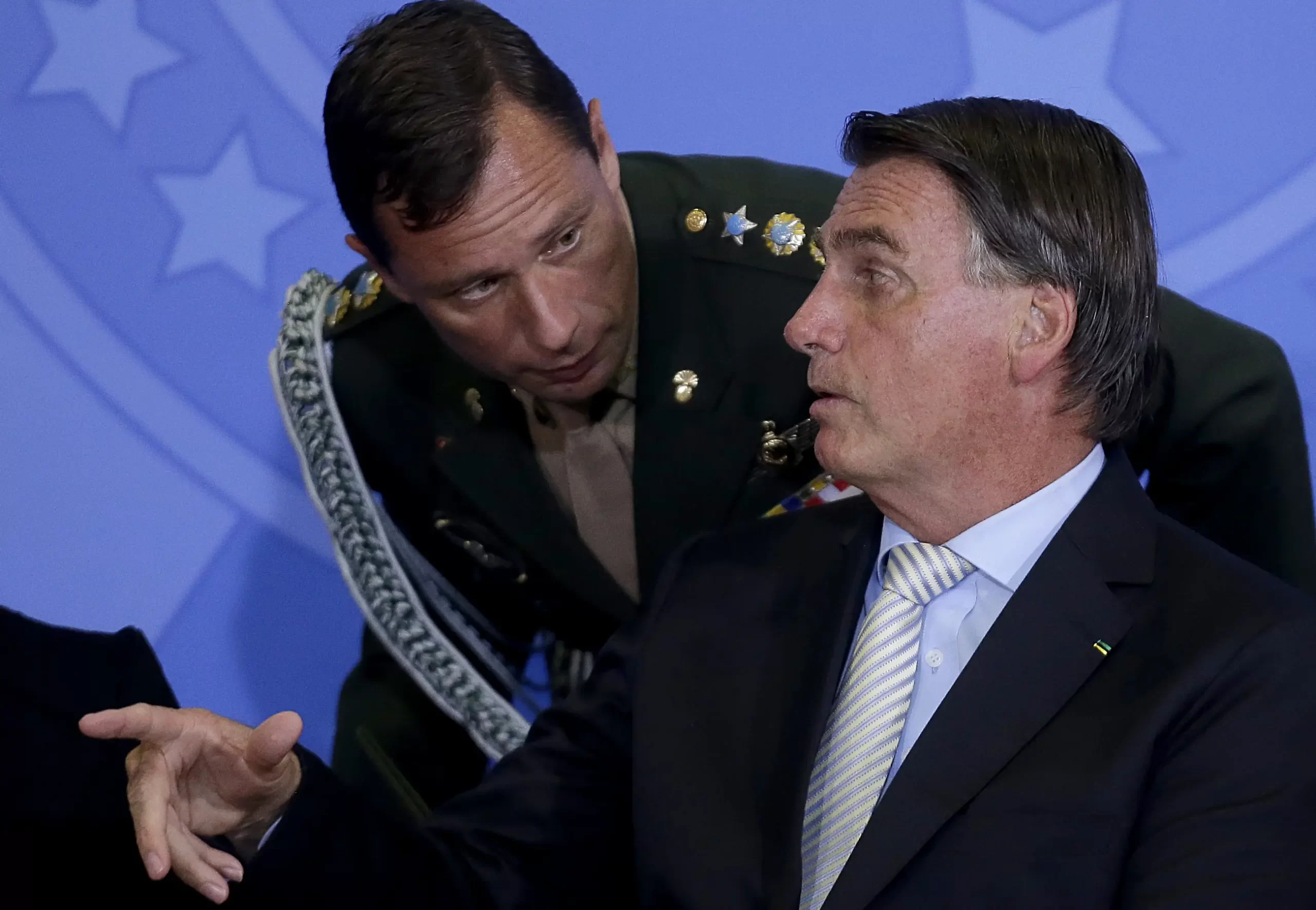 Bolsonaro ordenou distribuição de medicamento proibido durante a pandemia, revela PF