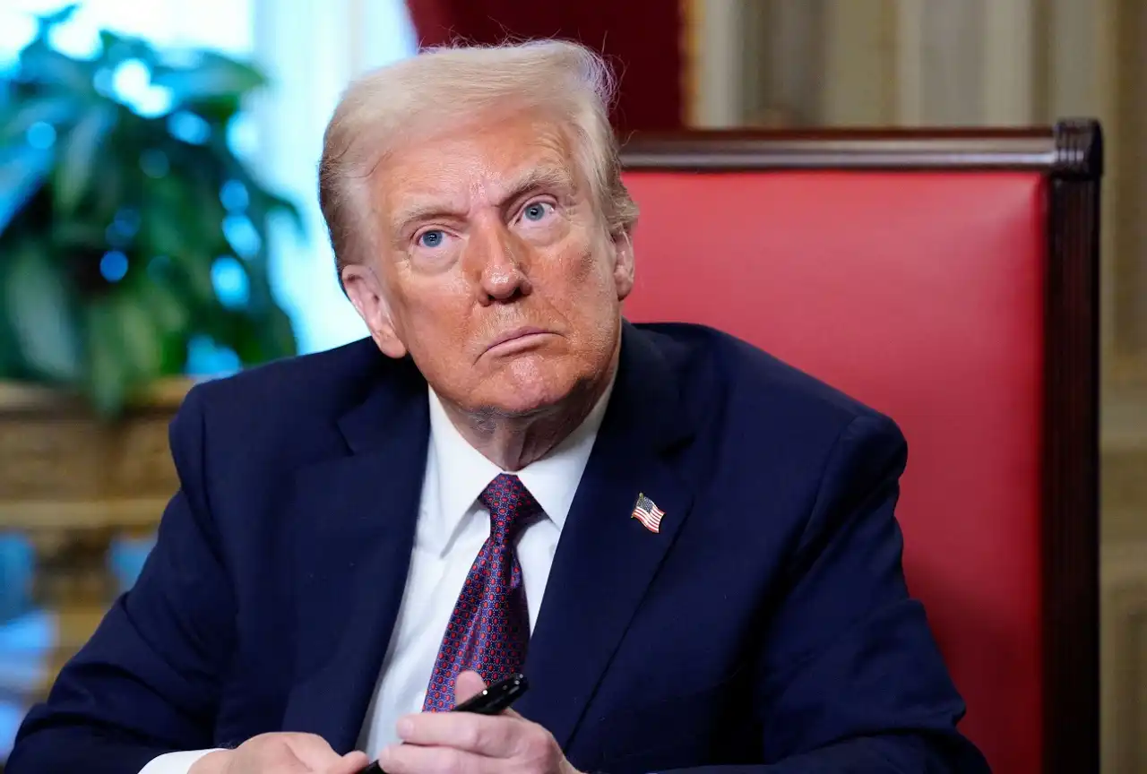 Trump assina decreto e oficializa tarifas de 50% sobre o Brasil