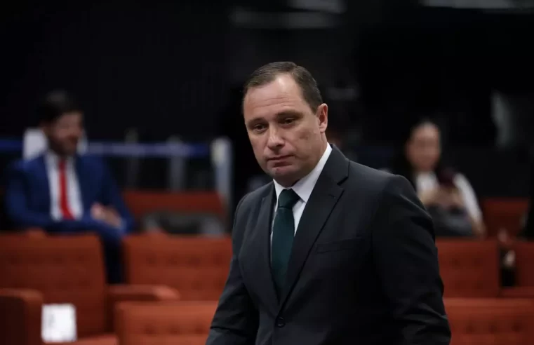 STF revoga prisão de Mauro Cid, mas PF ancora nova operação por suspeita de fuga