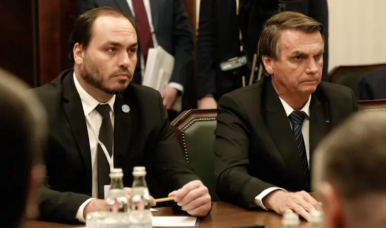 PF: Carlos Bolsonaro comandou desinformação e estruturas clandestinas na Abin Paralela
