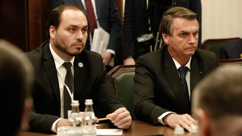 PF: Carlos Bolsonaro comandou desinformação e estruturas clandestinas na Abin Paralela