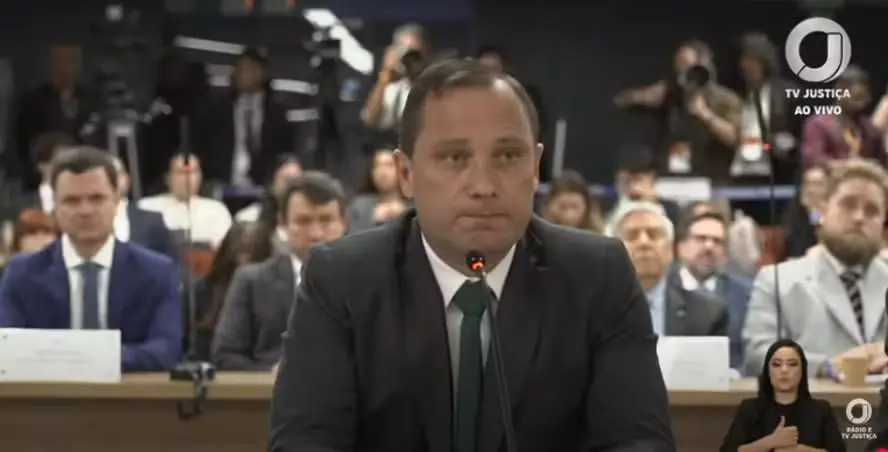 Cid confirma participação de Bolsonaro em reuniões golpistas no STF