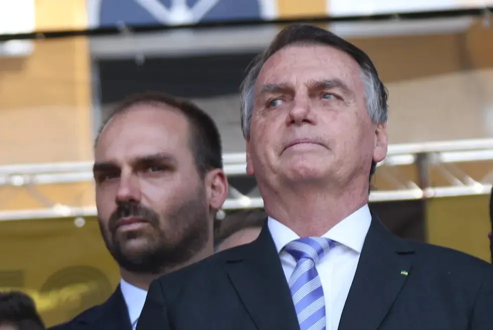 Eduardo é citado 40 vezes na decisão de Moraes que impõe medidas a Jair