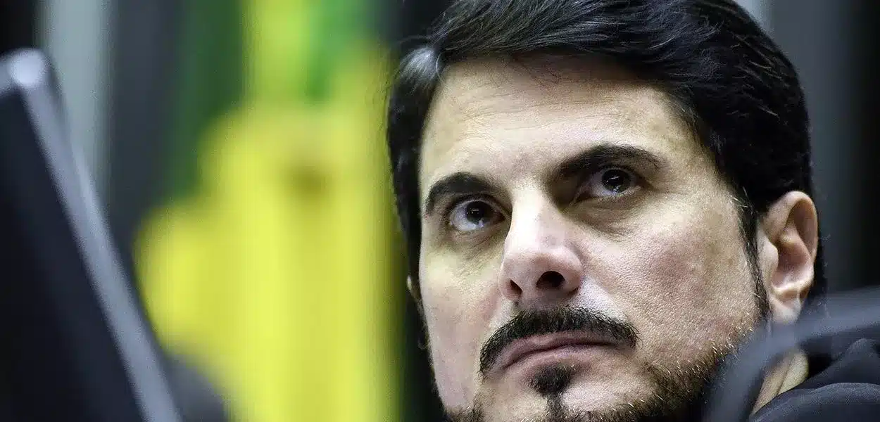 Senador Marcos do Val faz nova ameaça a Moraes: “você se fodeu”