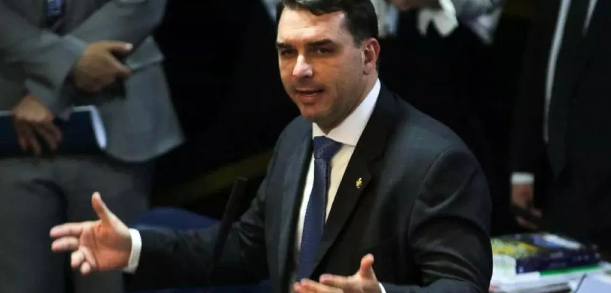 Flávio Bolsonaro chama PEC da Blindagem de “PEC da Independência” e exige tramitação