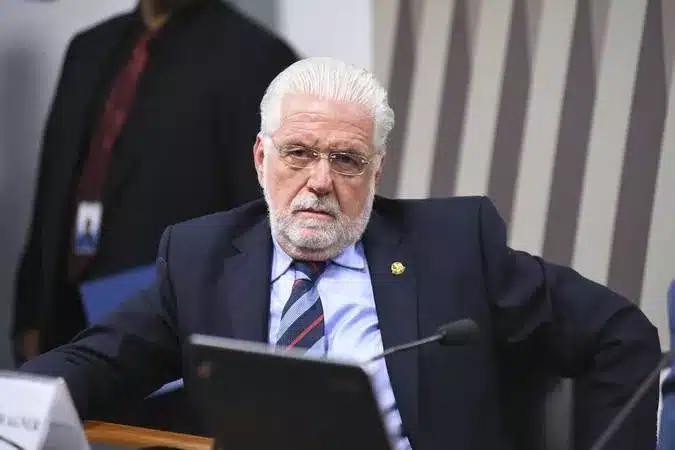 Senadores brasileiros embarcam para os EUA em ofensiva diplomática contra “tarifaço” de Trump