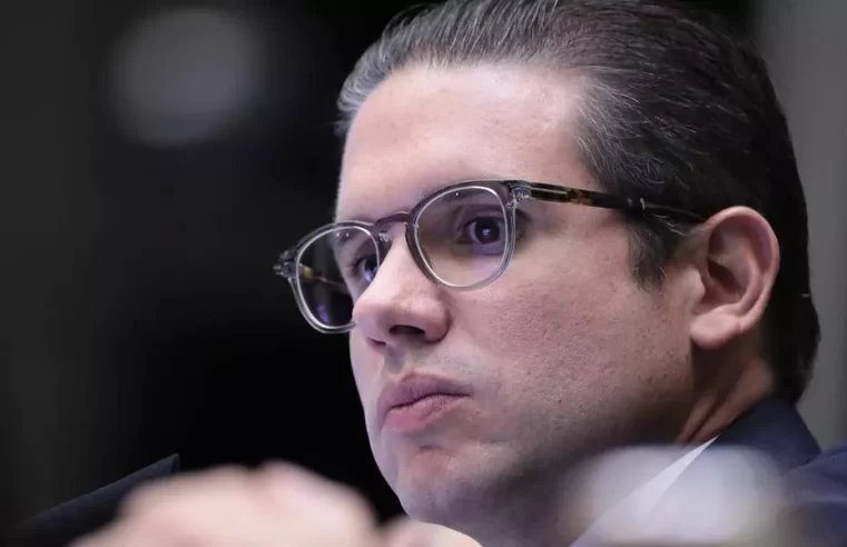 Hugo Motta endurece e barra comissões no recesso da Câmara
