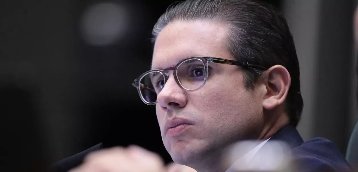 Hugo Motta endurece e barra comissões no recesso da Câmara