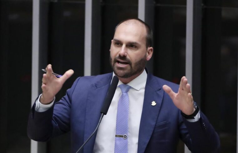 Vassalocrata sem mandato: Eduardo Bolsonaro DIZ trabalhar por mais sanções de Trump