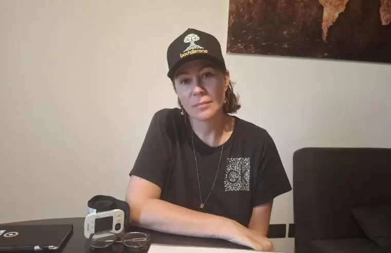 Carla Zambelli denuncia condições precárias na prisão na Itália e relata três desmaios em uma semana