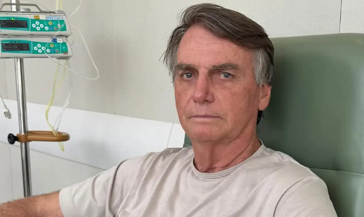 Crises de soluço e isolamento marcam a primeira semana de Bolsonaro em prisão domiciliar