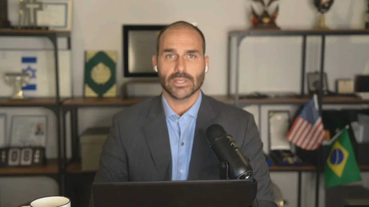Hugo Motta veta Eduardo Bolsonaro como líder da minoria na Câmara