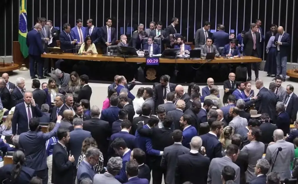 70% dos deputados federais são contra o fim da escala 6×1, aponta pesquisa Quaest