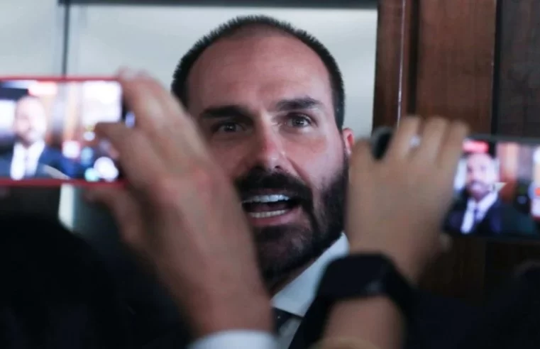PF inclui “imagem possivelmente desmoralizante” que apavora Eduardo Bolsonaro, diz relatório