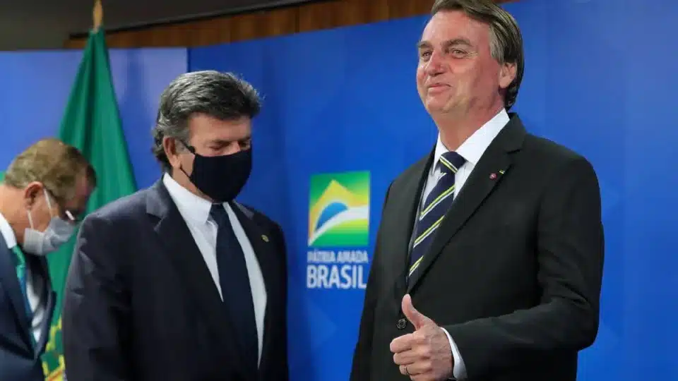 Bolsonaro mandou mensagens a Fux dois dias antes da operação da PF