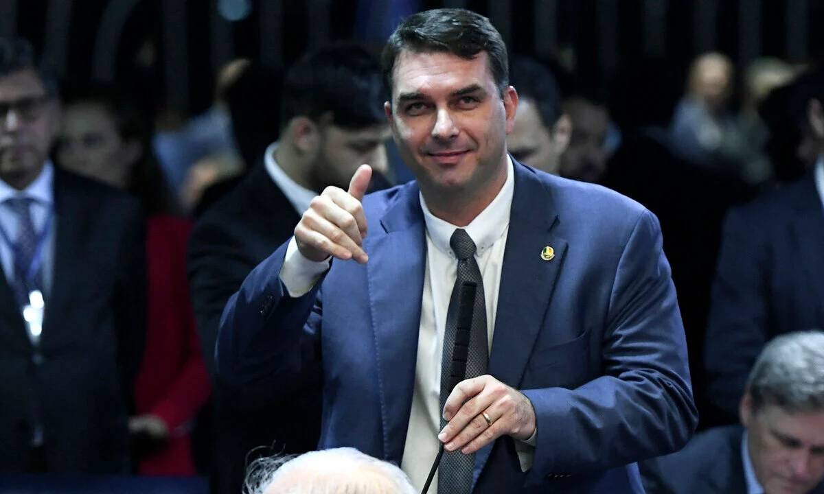 Flávio Bolsonaro: crítico dos cassinos no Brasil, jogador em Miami