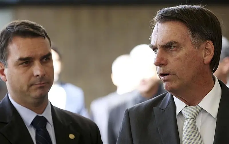 Flávio Bolsonaro acusa Alexandre de Moraes e diz que “ódio tomou conta” após corte no contato entre pai e filho