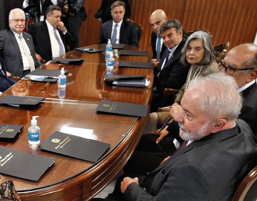 Lula reúne ministros do STF para jantar no Alvorada e afinar resposta à sanção a Moraes
