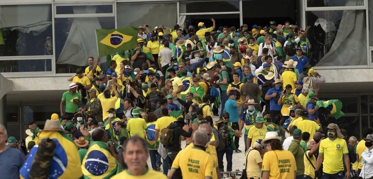 Pesquisa Atlas/Bloomberg: maioria dos brasileiros rejeita anistia ampla aos golpistas do 8 de janeiro