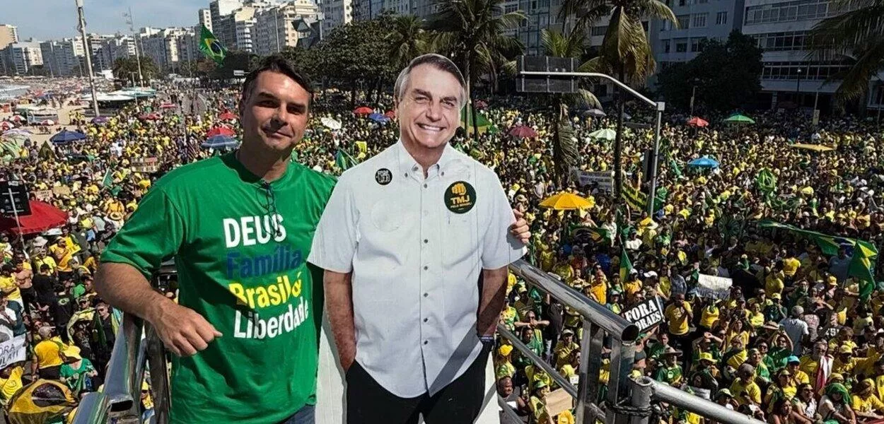 Flávio Bolsonaro apaga vídeo de Bolsonaro, mas STF critica