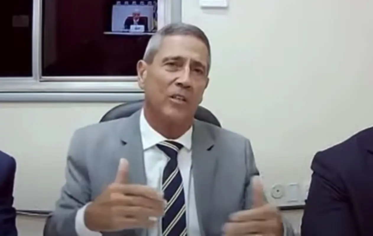 Retirada de Máscara: Braga Netto nega plano de assassinato e acusações de repasse de dinheiro