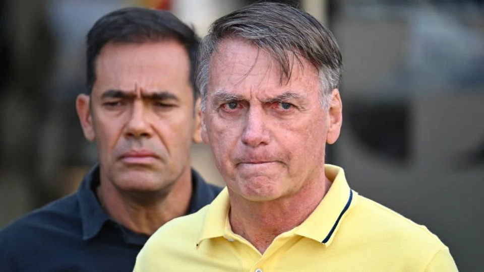 Bolsonaro abre mão de disputar eleições de 2026 para viabilizar anistia penal