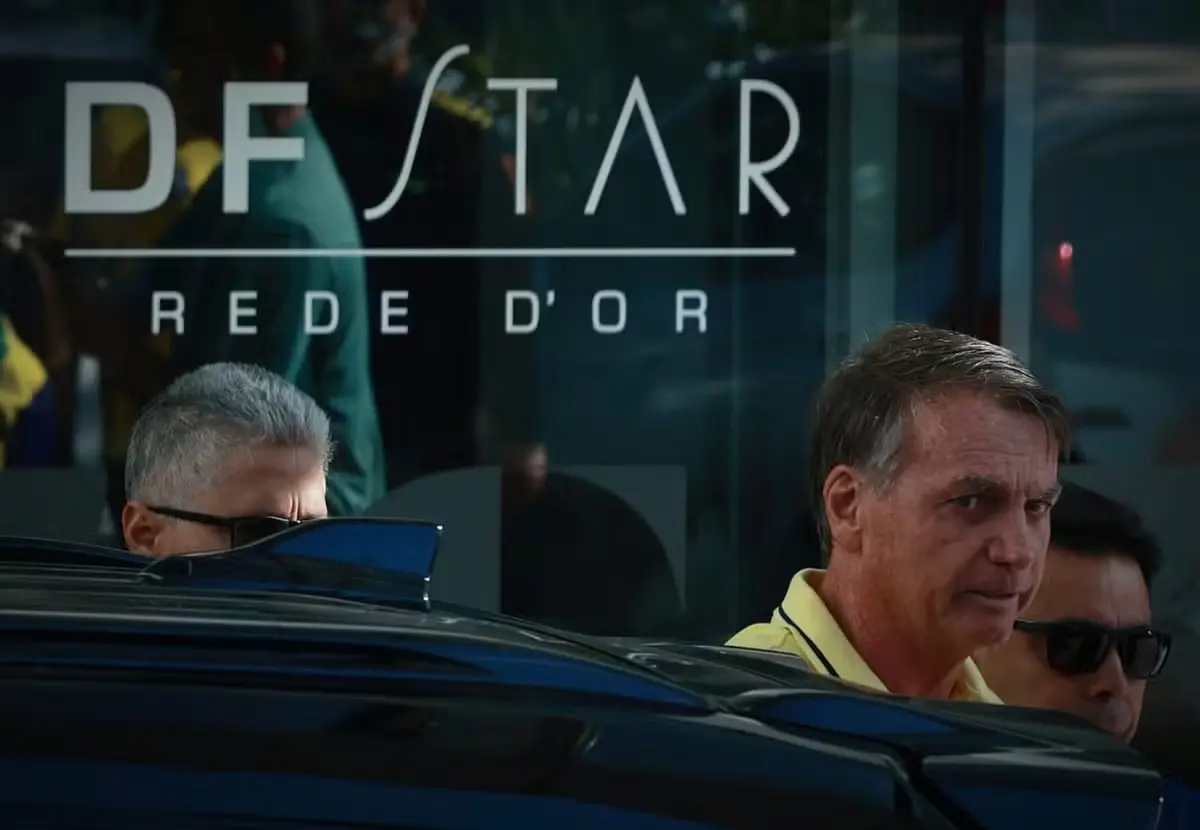 Bolsonaro sai do hospital após exames revelarem gastrite, esofagite e sequelas pulmonares