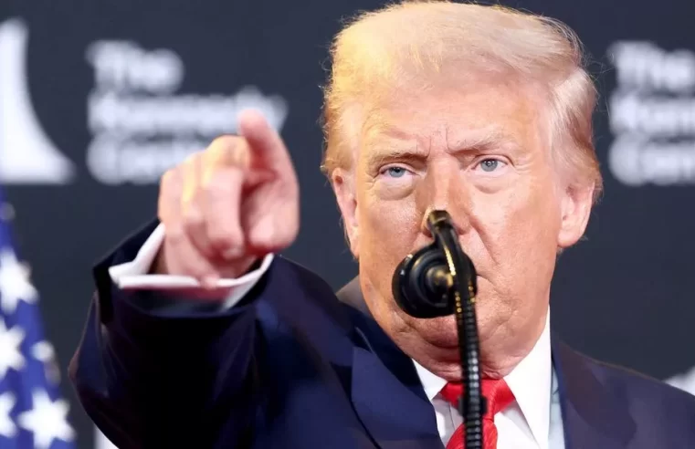 Senadores dos EUA tentam barrar “tarifaço” de Trump contra o Brasil