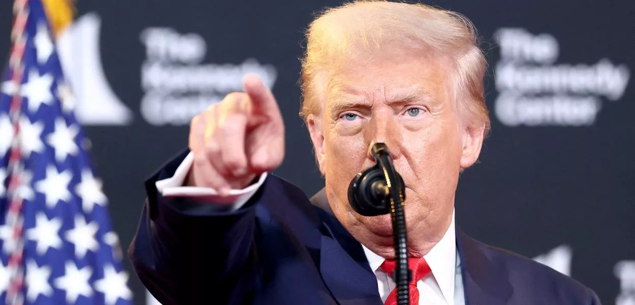 Senadores dos EUA tentam barrar “tarifaço” de Trump contra o Brasil