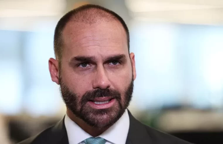 PGR prepara denúncia contra Jair e Eduardo Bolsonaro por coação à Justiça