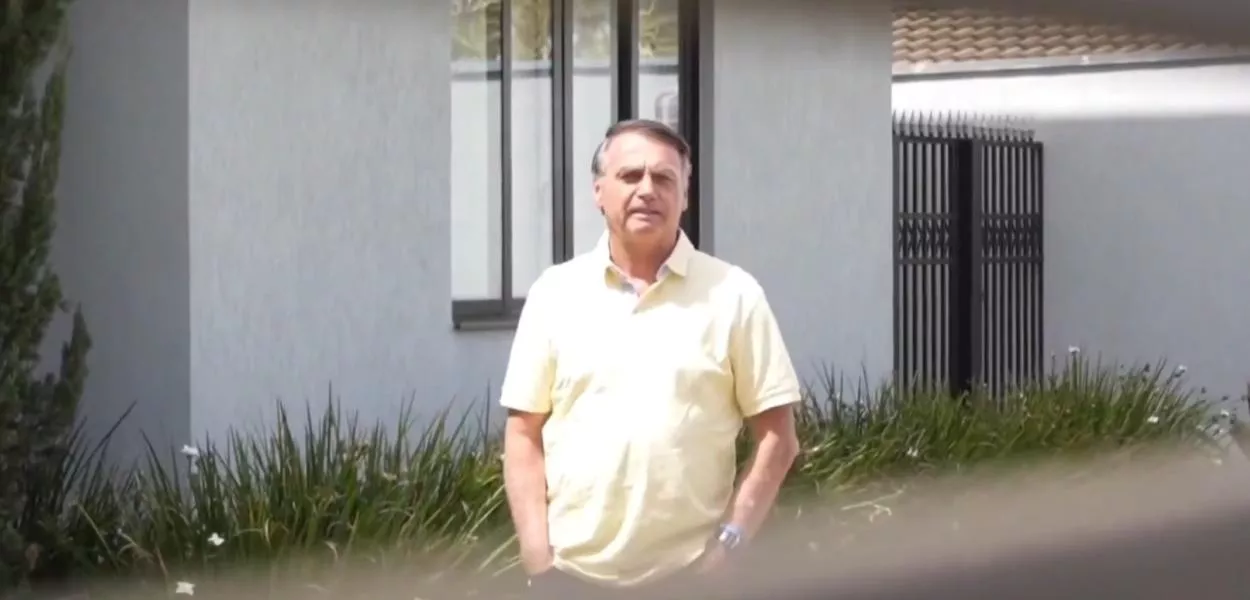 O ex-presidente Jair Bolsonaro em prisão domiciliar. Foto: reprodução