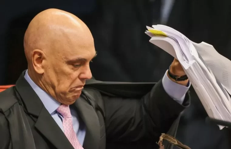 Moraes encaminha à PGR investigação contra Eduardo Bolsonaro e Gustavo Gayer por fake news sobre o Banco do Brasil